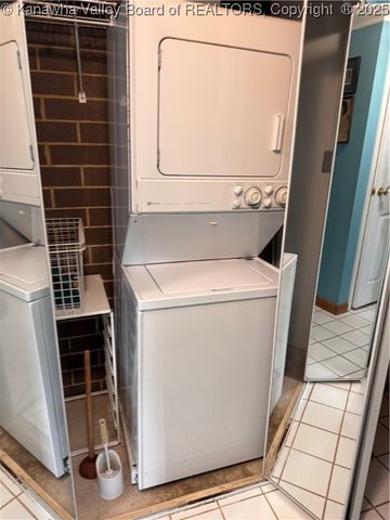 2106 Kanawha Boulevard E 312, Charleston, WV 25311