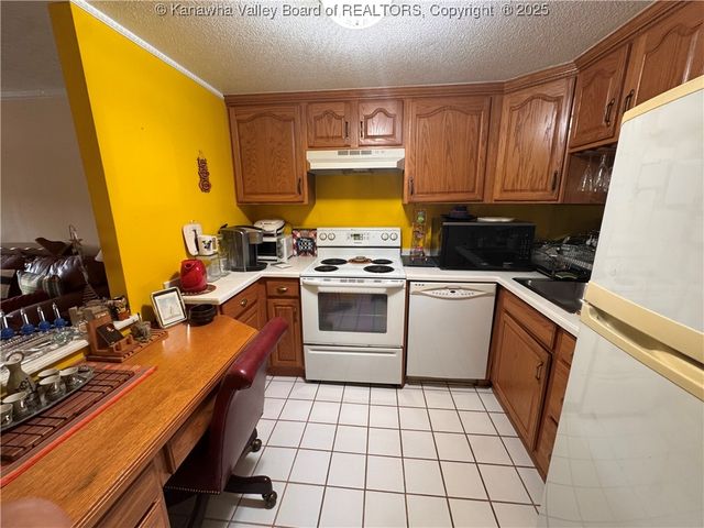 2106 Kanawha Boulevard E 312, Charleston, WV 25311