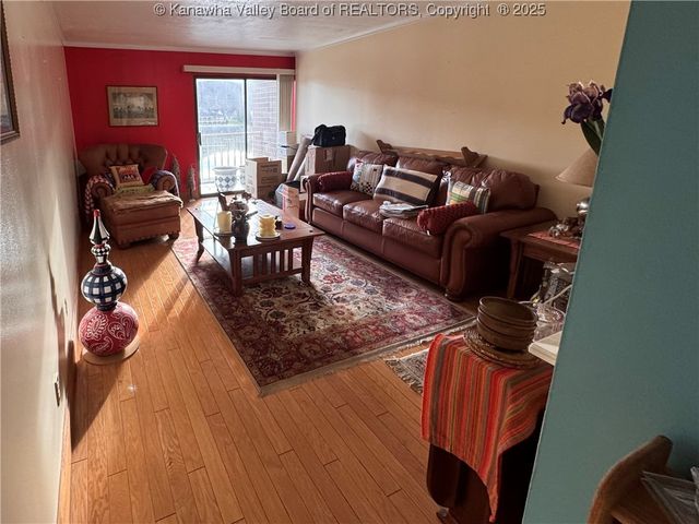 2106 Kanawha Boulevard E 312, Charleston, WV 25311