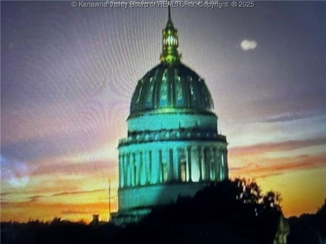 2106 Kanawha Boulevard E 312, Charleston, WV 25311