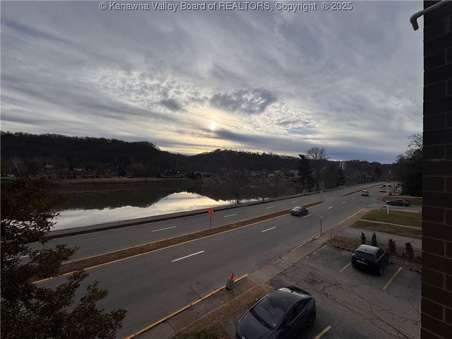 2106 Kanawha Boulevard E 312, Charleston, WV 25311