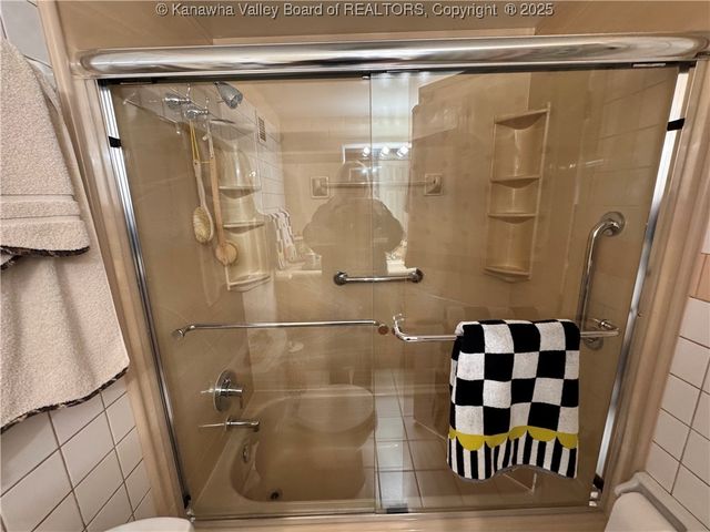 2106 Kanawha Boulevard E 312, Charleston, WV 25311