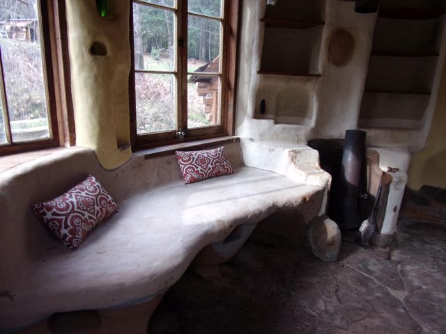 206 Lower Wolf Creek Road, Wolf Creek, OR 97497