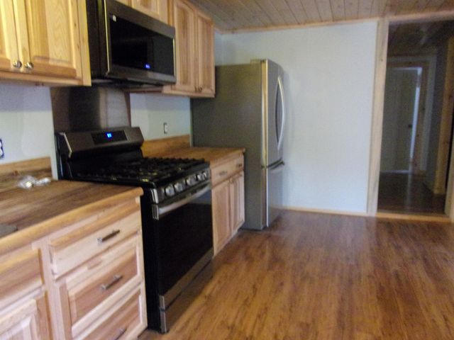 206 Lower Wolf Creek Road, Wolf Creek, OR 97497