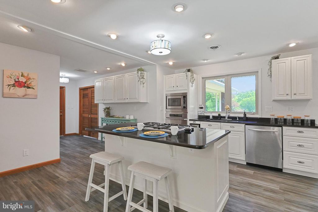 Image 10 of property listing at 12421 HENRY DR SW, Lavale, MD 21502