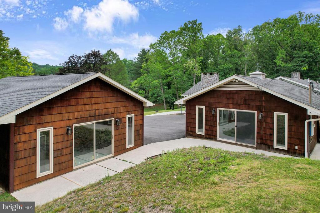 Image 100 of property listing at 12421 HENRY DR SW, Lavale, MD 21502