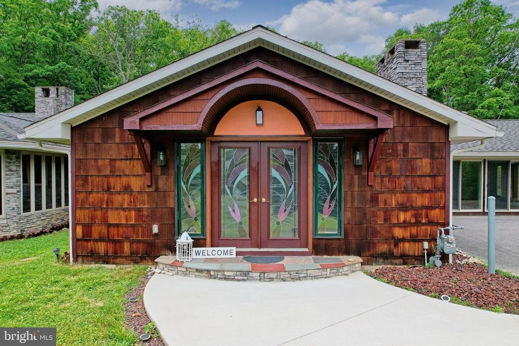 Image 2 of property listing at 12421 HENRY DR SW, Lavale, MD 21502