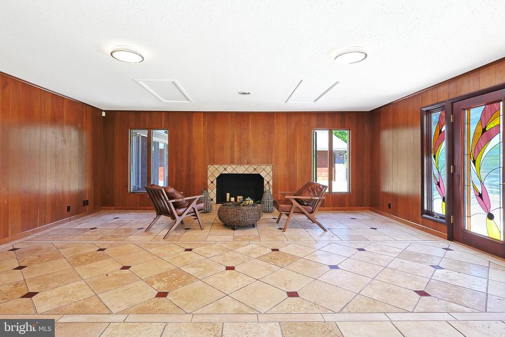 Image 4 of property listing at 12421 HENRY DR SW, Lavale, MD 21502