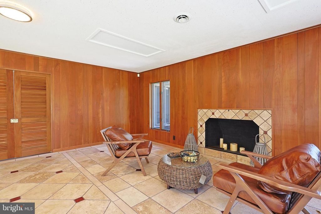 Image 6 of property listing at 12421 HENRY DR SW, Lavale, MD 21502
