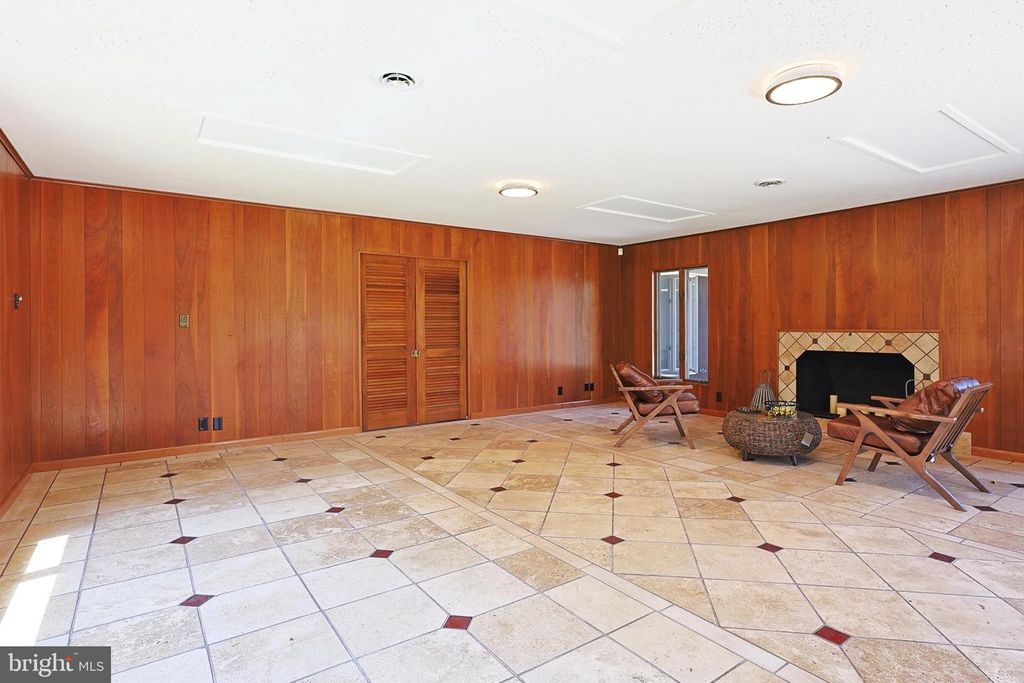 Image 7 of property listing at 12421 HENRY DR SW, Lavale, MD 21502