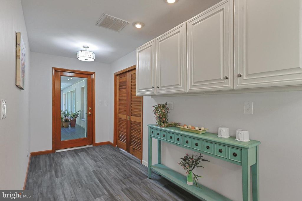 Image 8 of property listing at 12421 HENRY DR SW, Lavale, MD 21502