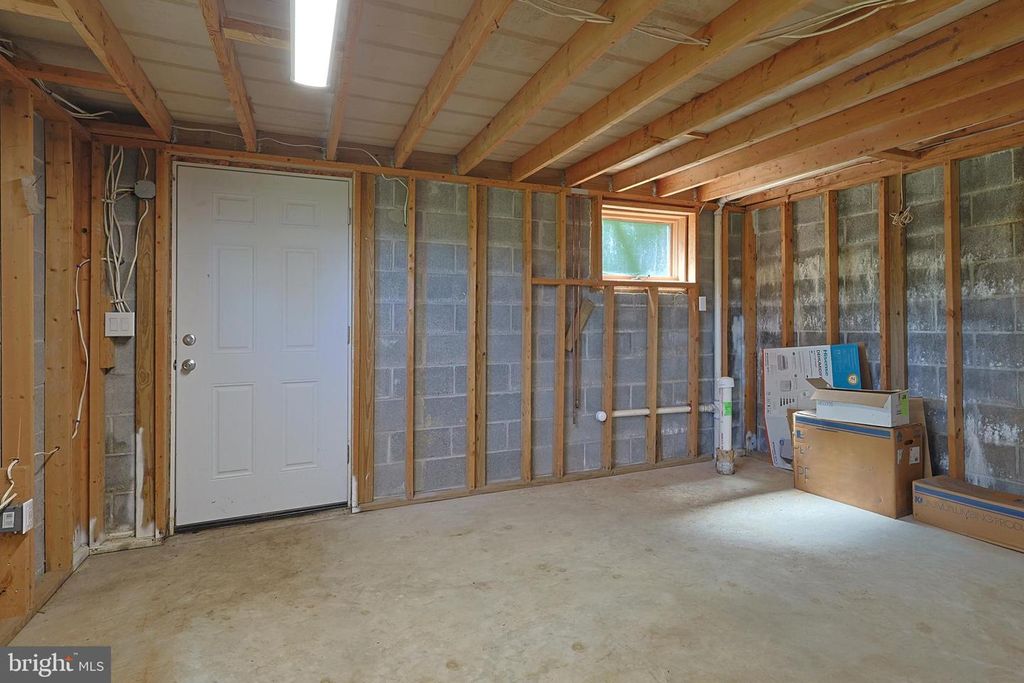 Image 85 of property listing at 12421 HENRY DR SW, Lavale, MD 21502
