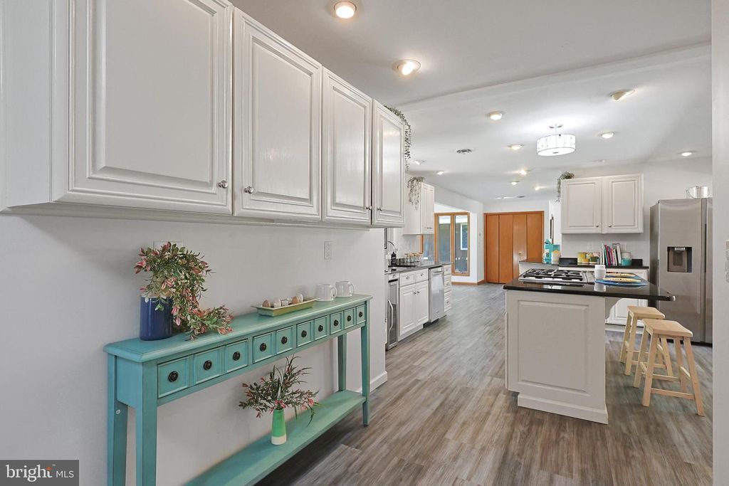 Image 9 of property listing at 12421 HENRY DR SW, Lavale, MD 21502
