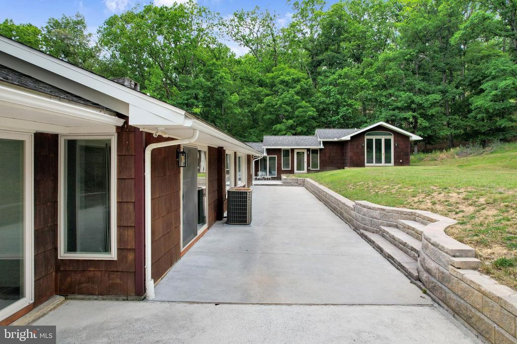 Image 96 of property listing at 12421 HENRY DR SW, Lavale, MD 21502
