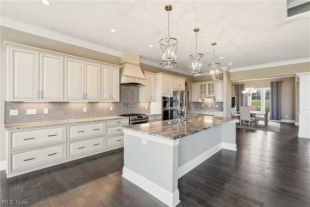 637 Lyonswood Drive, Hinckley, OH 44233