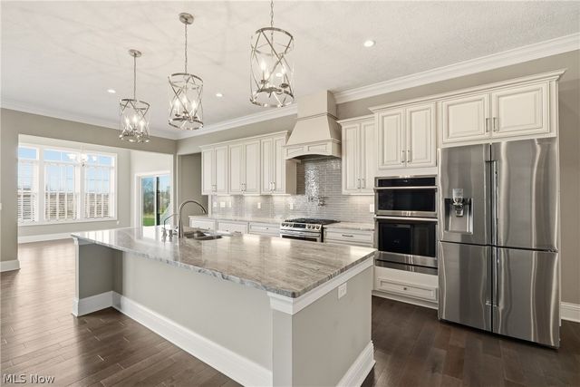 637 Lyonswood Drive, Hinckley, OH 44233