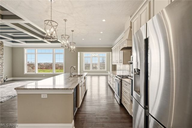 637 Lyonswood Drive, Hinckley, OH 44233