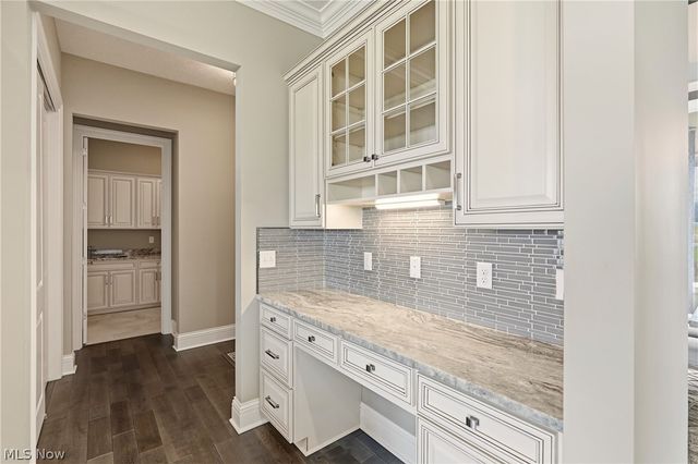 637 Lyonswood Drive, Hinckley, OH 44233