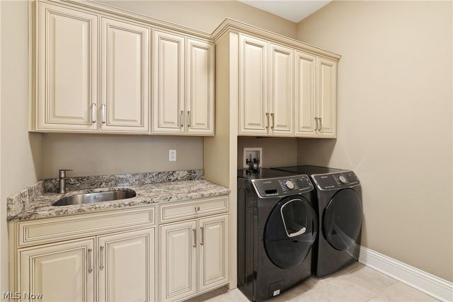 637 Lyonswood Drive, Hinckley, OH 44233