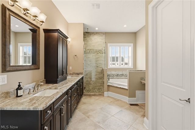 637 Lyonswood Drive, Hinckley, OH 44233