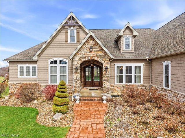 637 Lyonswood Drive, Hinckley, OH 44233