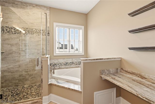 637 Lyonswood Drive, Hinckley, OH 44233