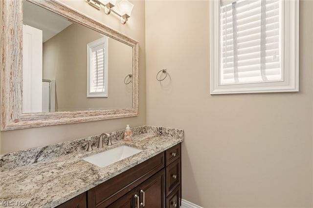 637 Lyonswood Drive, Hinckley, OH 44233