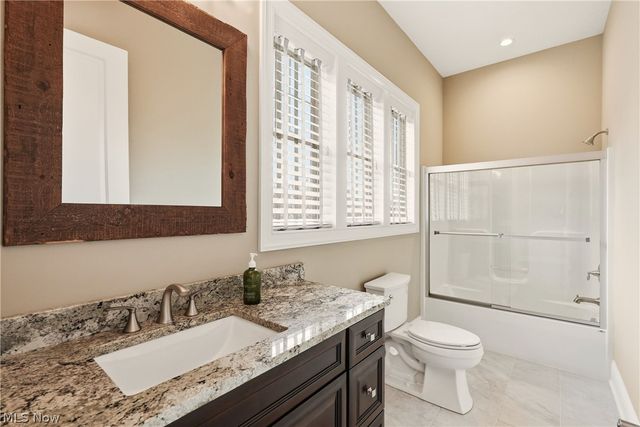 637 Lyonswood Drive, Hinckley, OH 44233