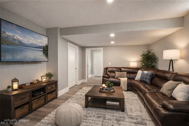 637 Lyonswood Drive, Hinckley, OH 44233