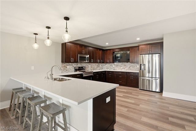 637 Lyonswood Drive, Hinckley, OH 44233