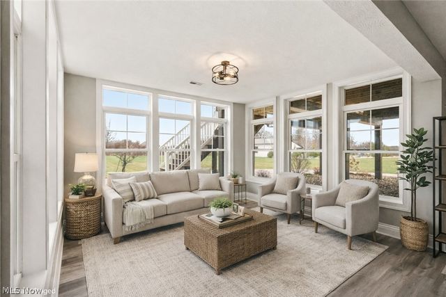 637 Lyonswood Drive, Hinckley, OH 44233