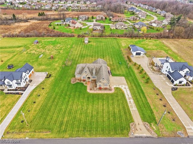 637 Lyonswood Drive, Hinckley, OH 44233