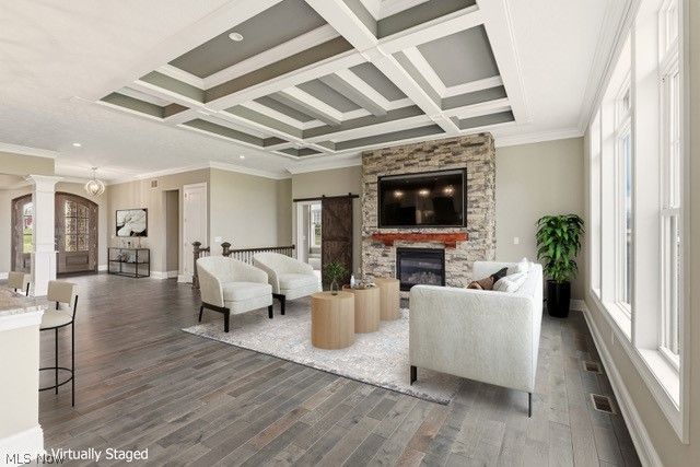 637 Lyonswood Drive, Hinckley, OH 44233