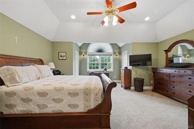 10 Albion Oval, Mahopac, NY 10541