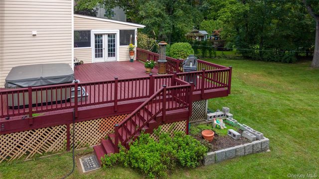 10 Albion Oval, Mahopac, NY 10541