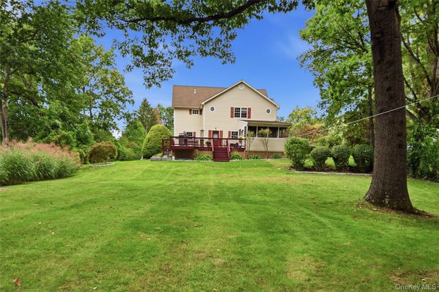 10 Albion Oval, Mahopac, NY 10541