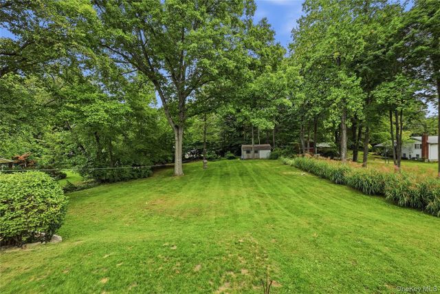 10 Albion Oval, Mahopac, NY 10541