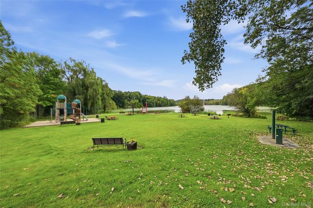 10 Albion Oval, Mahopac, NY 10541