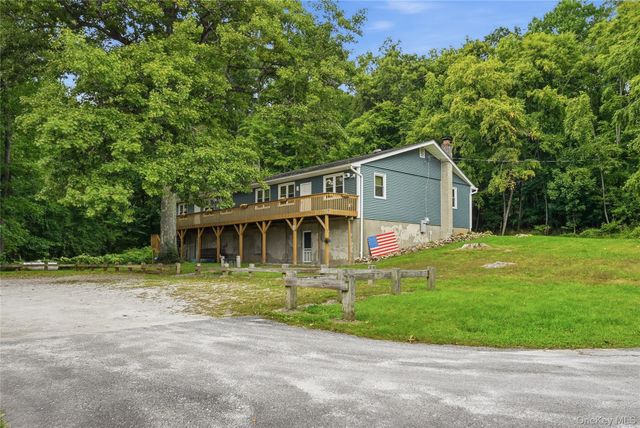 10 Albion Oval, Mahopac, NY 10541