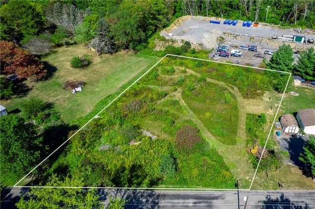 112 Elgie Dr, Center Twp, PA 16001