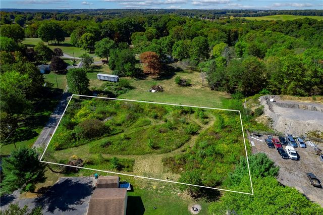 112 Elgie Dr, Center Twp, PA 16001