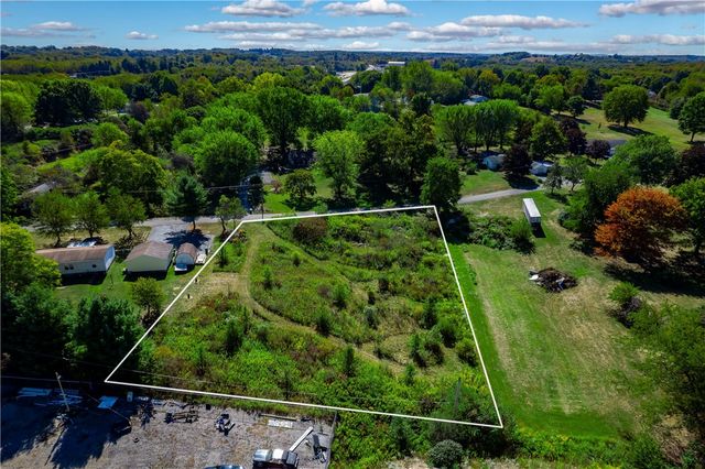 112 Elgie Dr, Center Twp, PA 16001