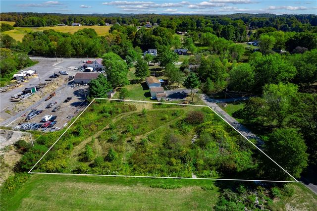 112 Elgie Dr, Center Twp, PA 16001