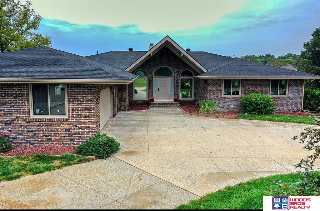 1416 Doyle Lane, Beatrice, NE 68310