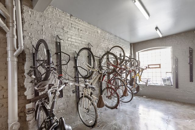 6019 N Winthrop Avenue 402, Chicago, IL 60660