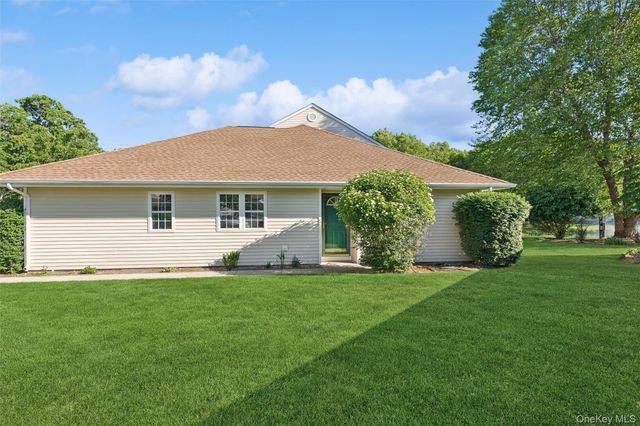 42 Blueberry Common, Riverhead, NY 11901