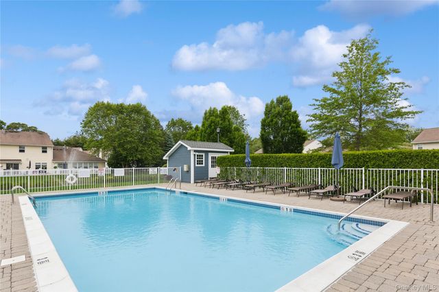 42 Blueberry Common, Riverhead, NY 11901