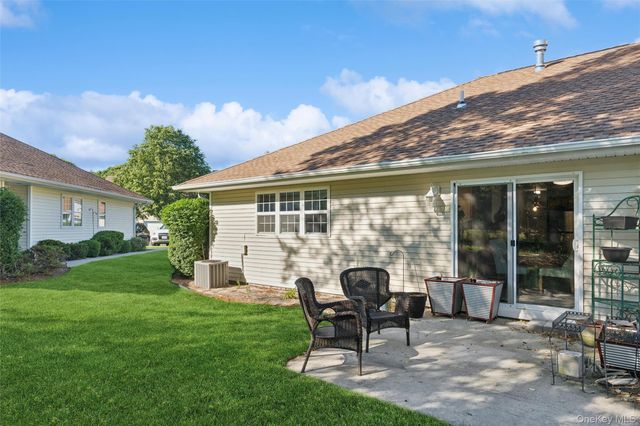 42 Blueberry Common, Riverhead, NY 11901
