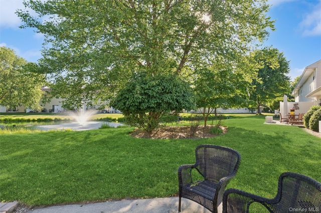 42 Blueberry Common, Riverhead, NY 11901
