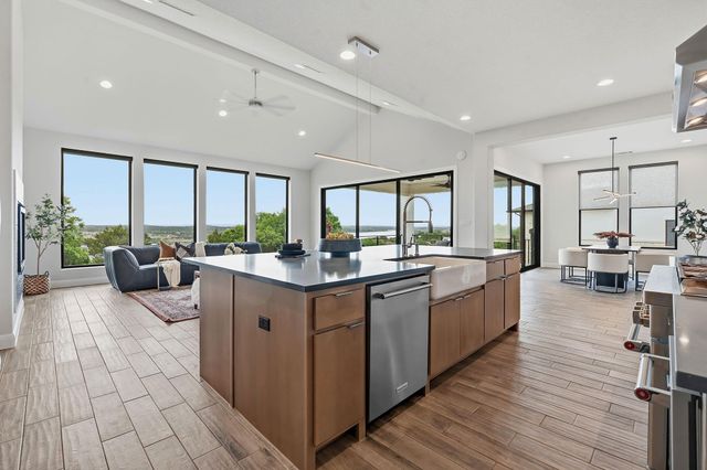 2414 Sunset Vista CIR 32, Spicewood, TX 78669
